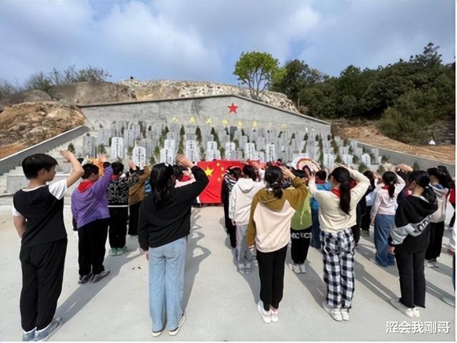 社会反思与人性探寻，烈士家属祭奠遭拒，无奈打洞进小学上坟事件观察