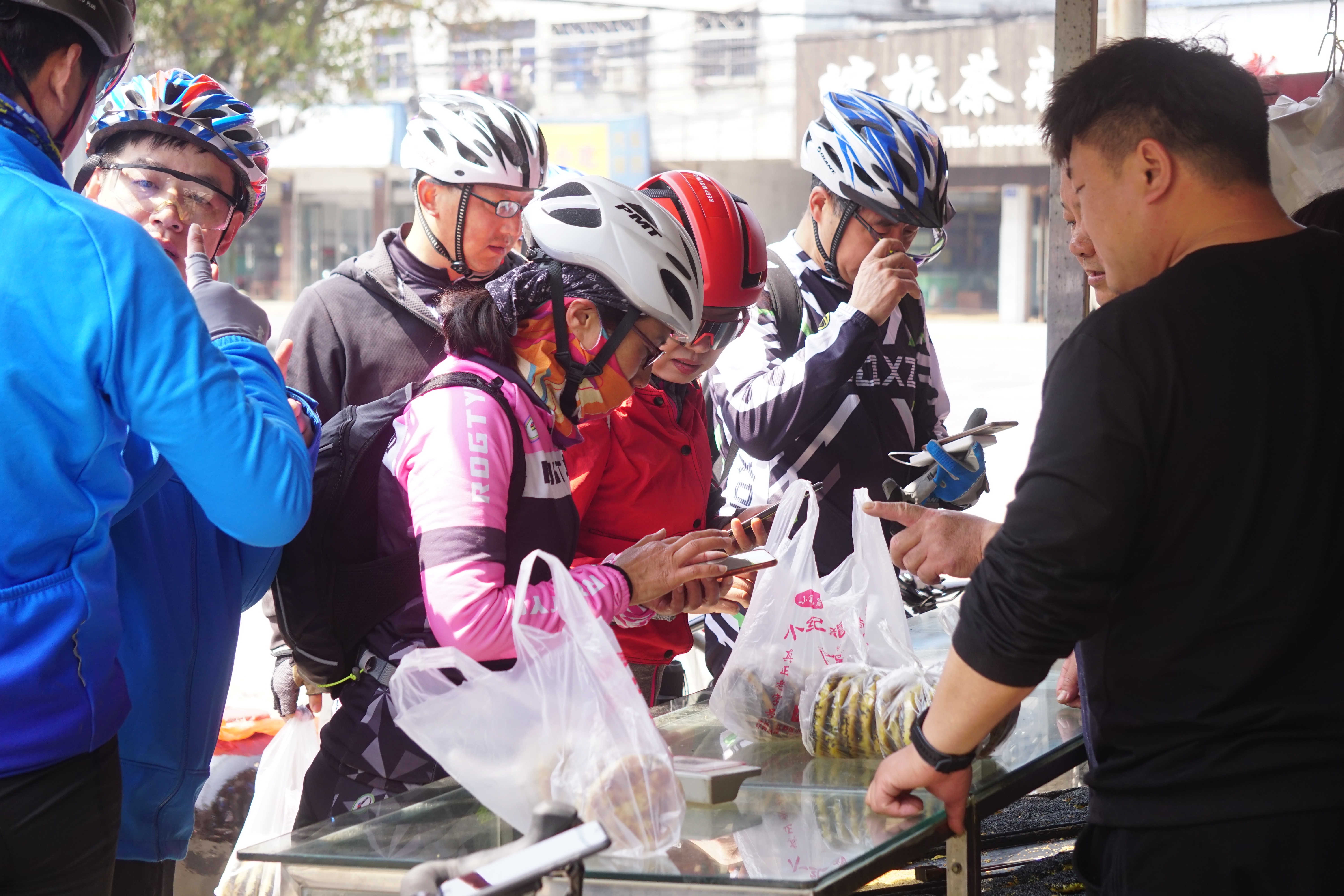 味蕾冒险之旅，骑行探寻独特美食之旅