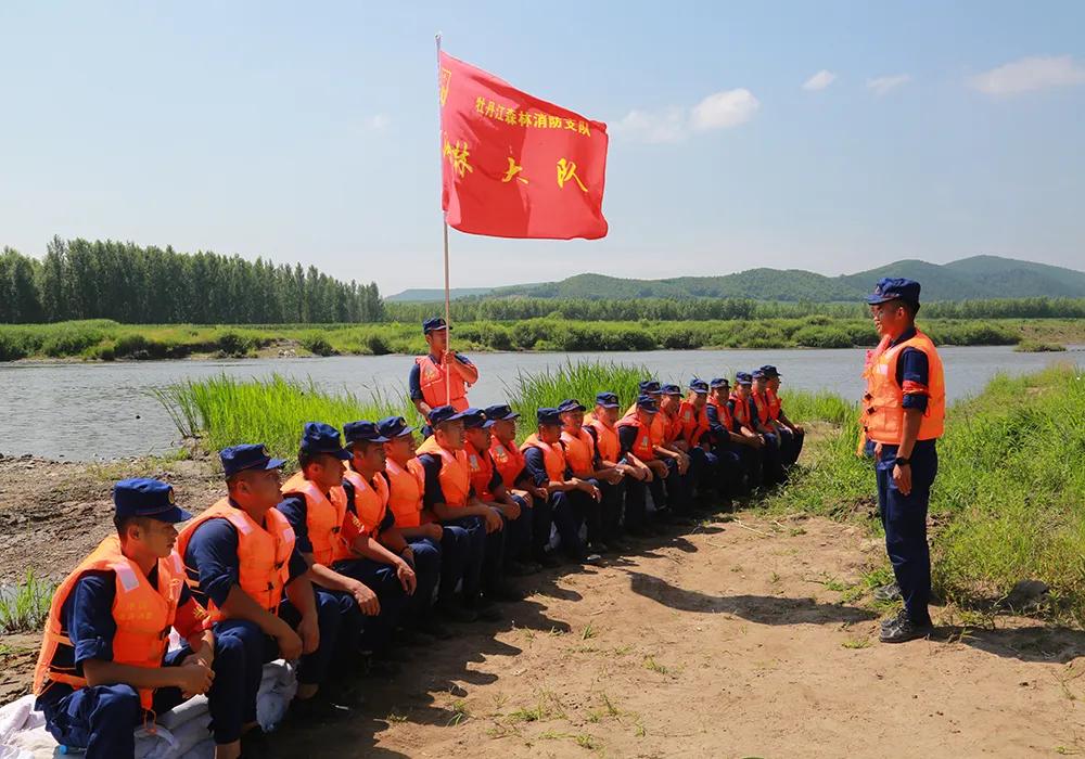 与挚友谈心，释放压力的力量之源